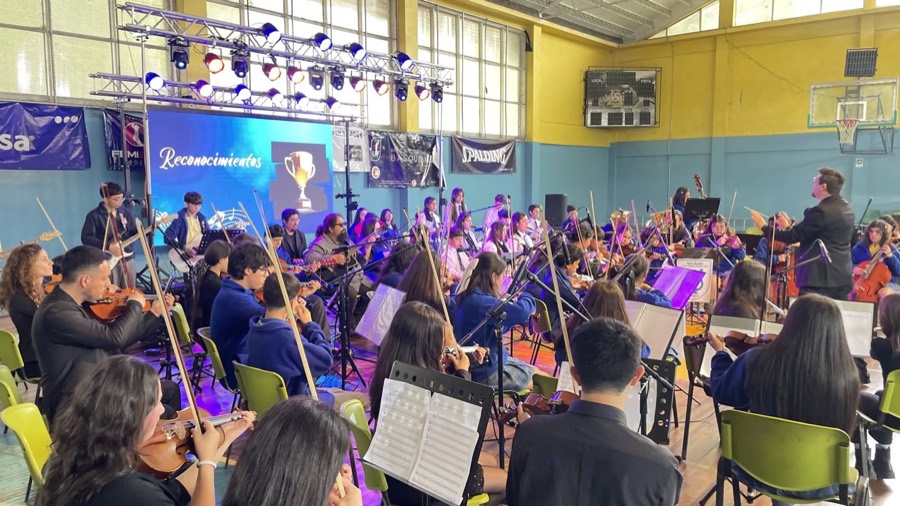 Orquesta del colegio durante un concierto